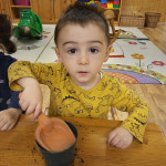 Városi Humánsegítő és Szociális Szolgálat | Anyák napja és Föld napja a Bölcsődében Városi Humánsegítő és Szociális Szolgálat | Anyák napja és Föld napja a Bölcsődében