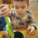 Városi Humánsegítő és Szociális Szolgálat | Anyák napja és Föld napja a Bölcsődében Városi Humánsegítő és Szociális Szolgálat | Anyák napja és Föld napja a Bölcsődében