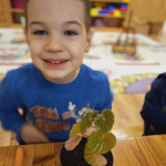 Városi Humánsegítő és Szociális Szolgálat | Anyák napja és Föld napja a Bölcsődében Városi Humánsegítő és Szociális Szolgálat | Anyák napja és Föld napja a Bölcsődében