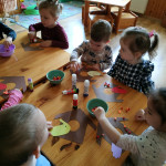 Városi Humánsegítő és Szociális Szolgálat | Madarak és fák napja a Bölcsődében Városi Humánsegítő és Szociális Szolgálat | Madarak és fák napja a Bölcsődében