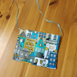 Városi Humánsegítő és Szociális Szolgálat | Elköszönés a Bölcsisektől Bölcsödés tarisznya egy asztalon.