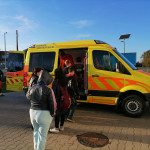 Városi Humánsegítő és Szociális Szolgálat | Drogprevenciós program Mentőautót mutat meg a mentős gyerekeknek.