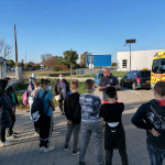 Városi Humánsegítő és Szociális Szolgálat | Drogprevenciós program Mentőautót mutat meg a mentős gyerekeknek.