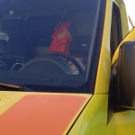 Városi Humánsegítő és Szociális Szolgálat | Drogprevenciós program Egy kisfiú ül a mentőben.