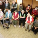 Városi Humánsegítő és Szociális Szolgálat | Galéria Zenei előadás közönsége.