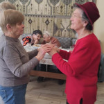 Városi Humánsegítő és Szociális Szolgálat | Galéria Táncoló idősek a farsangon.