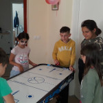 Városi Humánsegítő és Szociális Szolgálat | Galéria Csocsózó gyerekek.