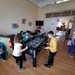 Városi Humánsegítő és Szociális Szolgálat | Galéria Csocsózó gyerekek.