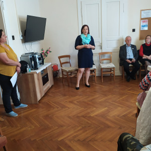 Városi Humánsegítő és Szociális Szolgálat | Galéria Előadást hallgató emberek.