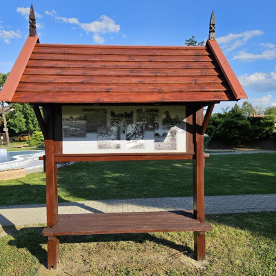 Városi Humánsegítő és Szociális Szolgálat | Kálmán Fürdő Információs tábla a strandon.