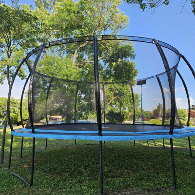 Városi Humánsegítő és Szociális Szolgálat | Kálmán Fürdő Trambulin a strandon