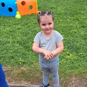 Városi Humánsegítő és Szociális Szolgálat | Gyermeknap a bölcsődében Arcfestéses kislány .